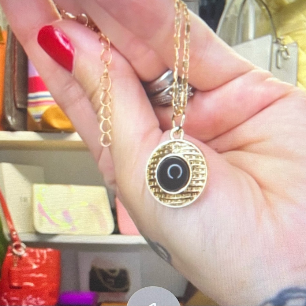 CHANEL: House of Gripoix Gold and Black Necklace with Circular Pendant VINTAGE - Picture 2 of 2